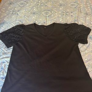 Tshirt with puff lace sleeves 3x